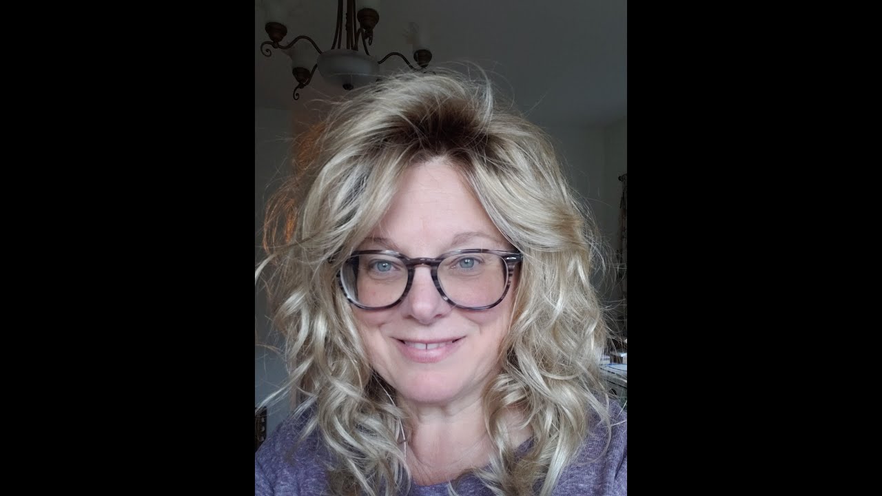 Wig Review - Hollywood by Mane Attraction in the color Butternut
