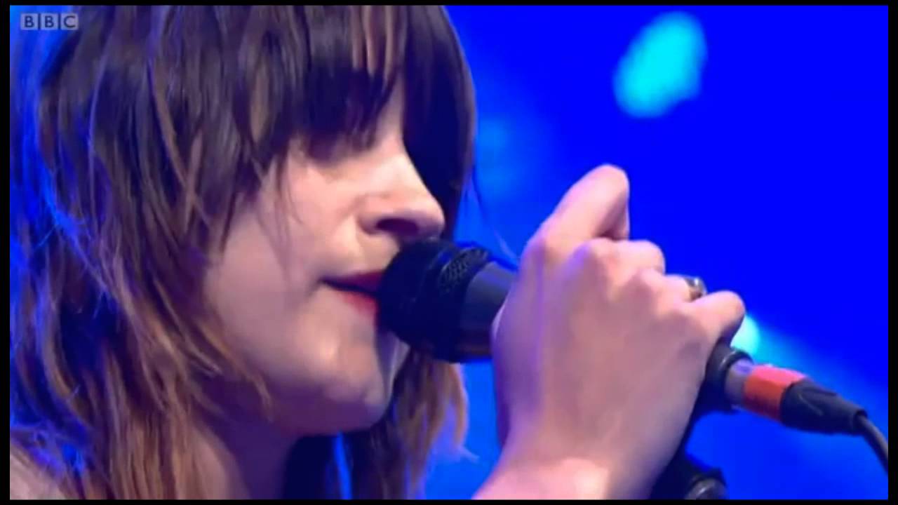 Warpaint - Bees (live @ Reading 2011)