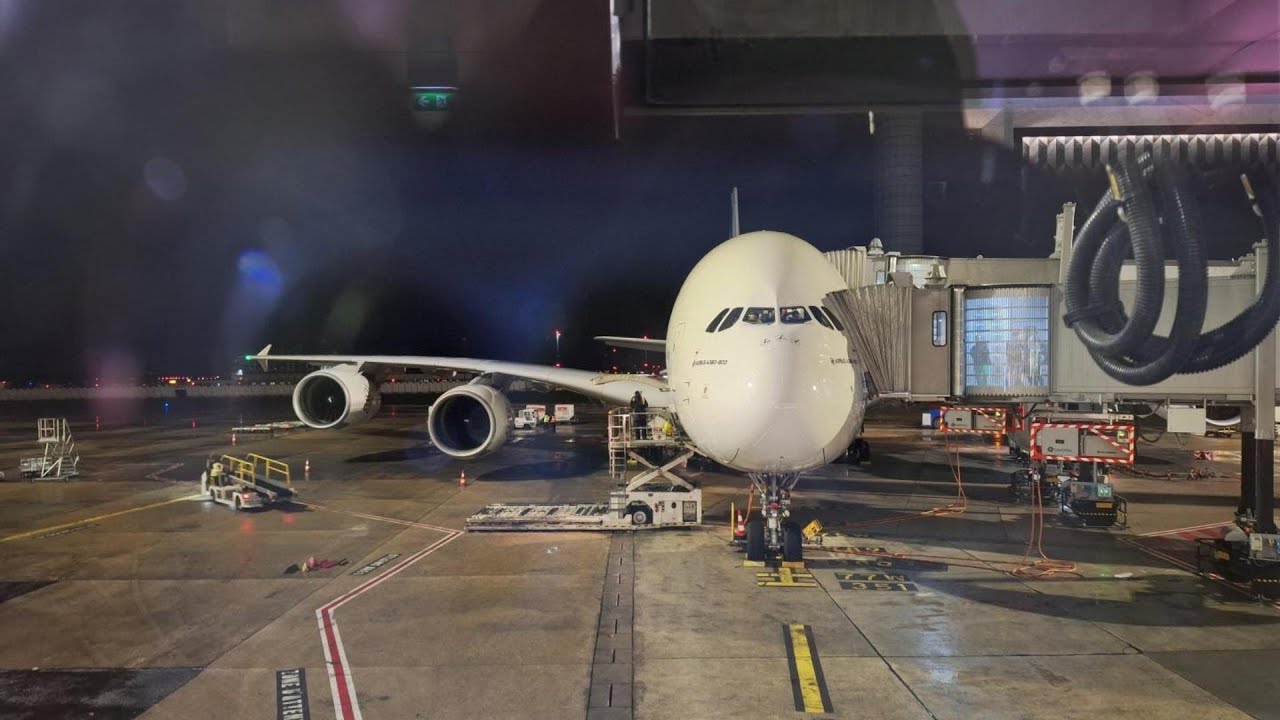 Paris (CDG) - Kuala Lumpur (KUL) via Dubai (DXB) ~ Airbus A380-800 & Boeing 777-300ER ~ Economy