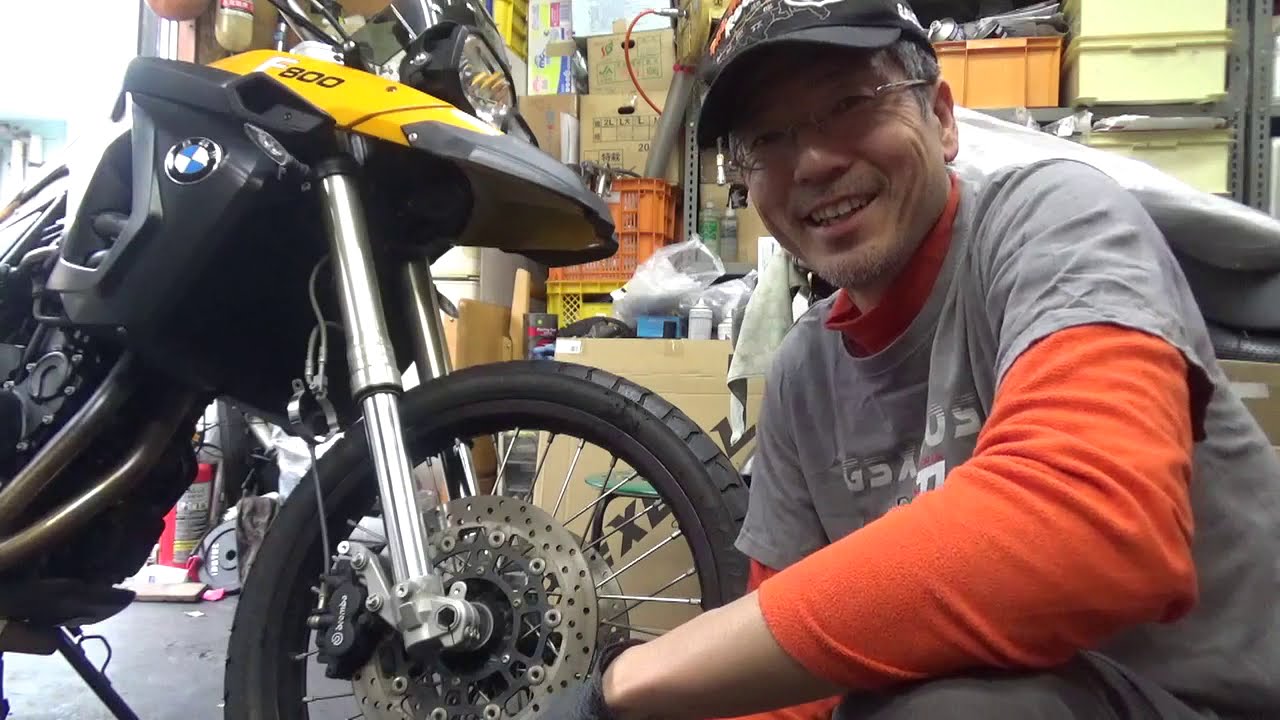 バイク屋の日常。BMW F800GSのフォークシールを交換してみます。