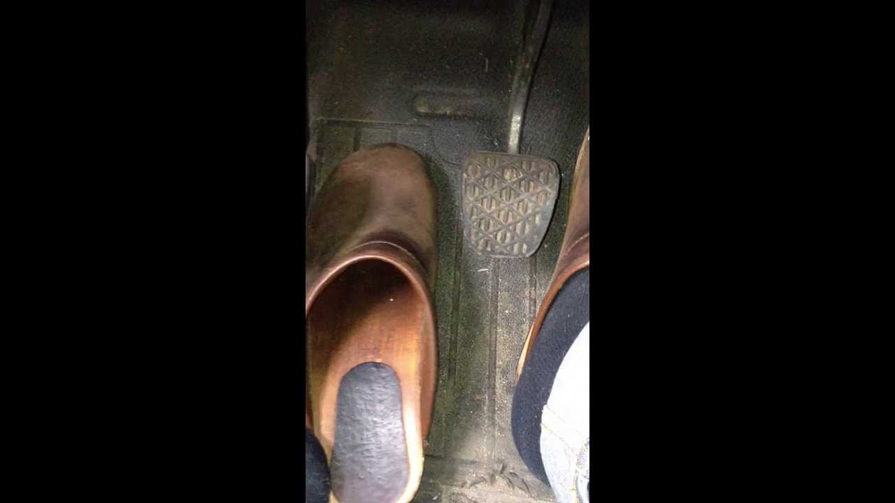 wooden brown Sanita Clogs in the Car / Pedal pumping