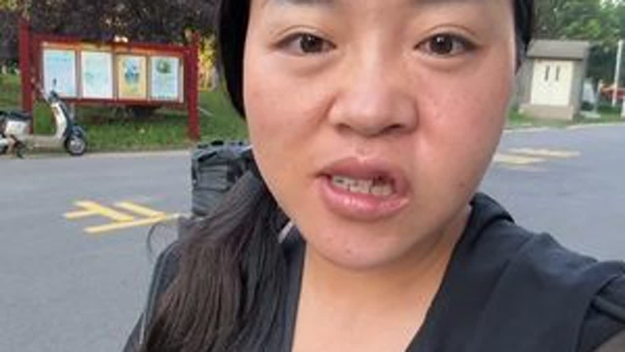没有伞的人，淋着暴雨也要往前跑，哪怕是磨破脚。比我优秀的人还在努力，我没资格选择舒适。打破常规，突破自己。无论结局如何，先努力吧，让自己的余生、不留遗憾。。#励志 #小米米的日常 #日常vlo...