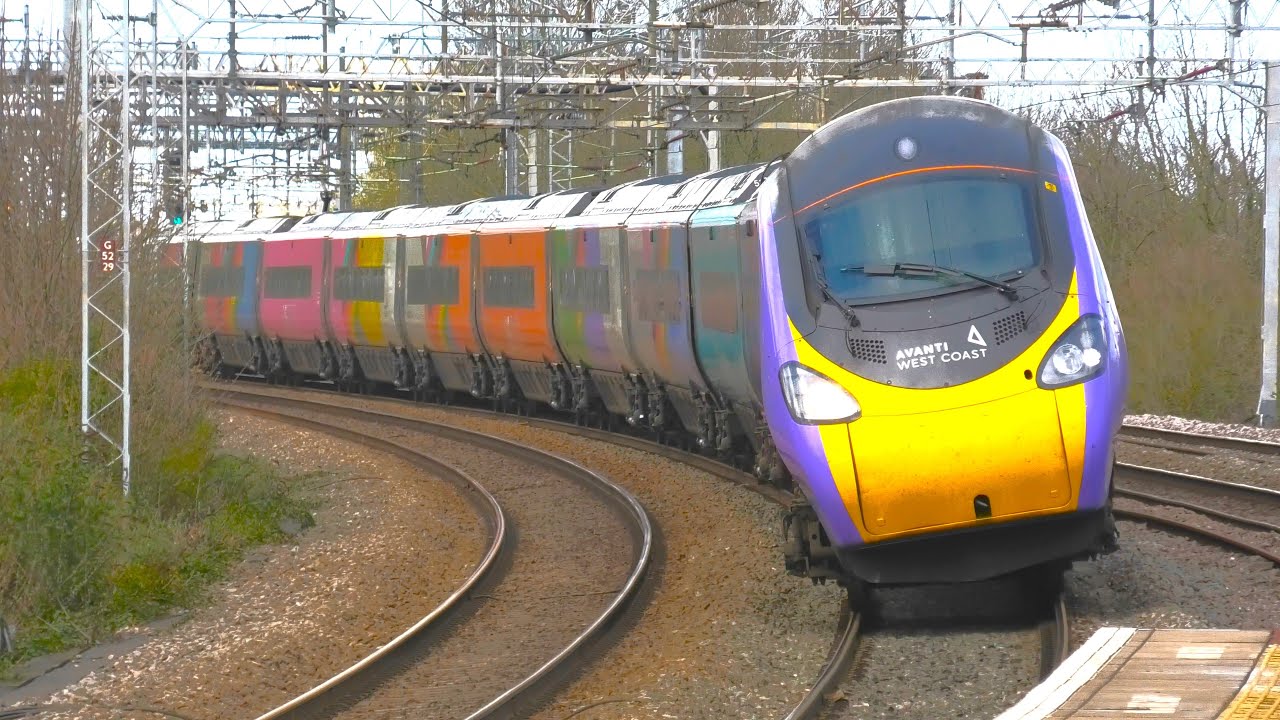 Trains at Wolverton Station, WCML | 06/04/23