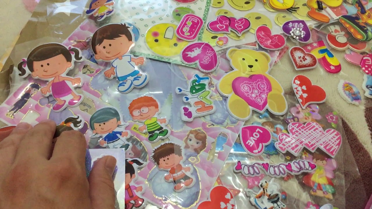 Çocuklarla dev çıkartma koleksiyonu bakıyoruz, en güzel çıkartmalara karar vereceğiz, toys unboxing