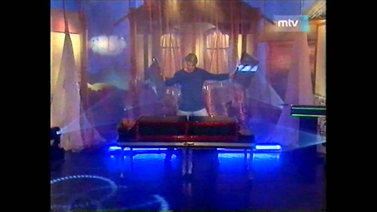 Holcz Gábor bűvészmutatvány 2002-ből
