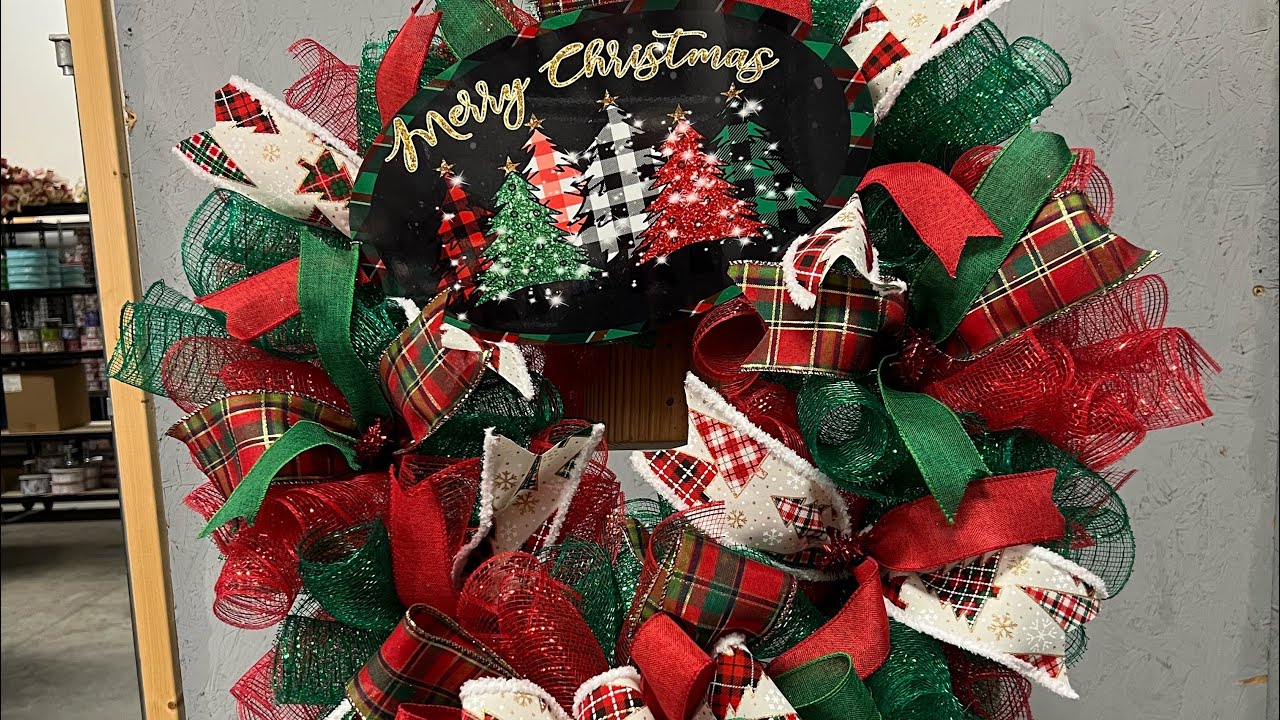How to make a Christmas double ruffle deco mesh wreath| Hard Working Mom |How to
