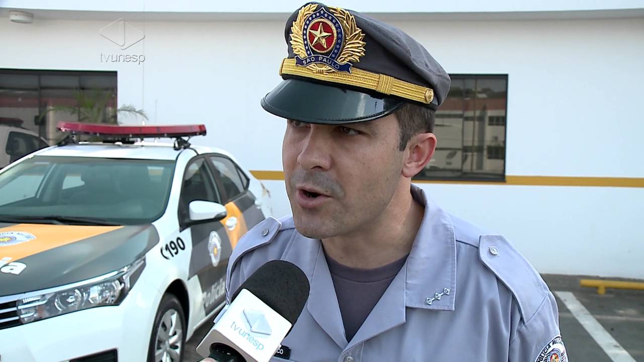 Motorista ainda se adapta &agrave; lei do farol baixo