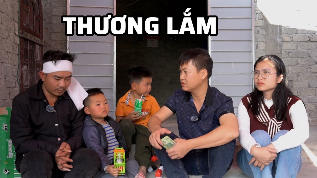 Mẹ đã rời xa, cha và ba đứa trẻ thơ dại oằn mình trong nỗi đau và nghèo khó.