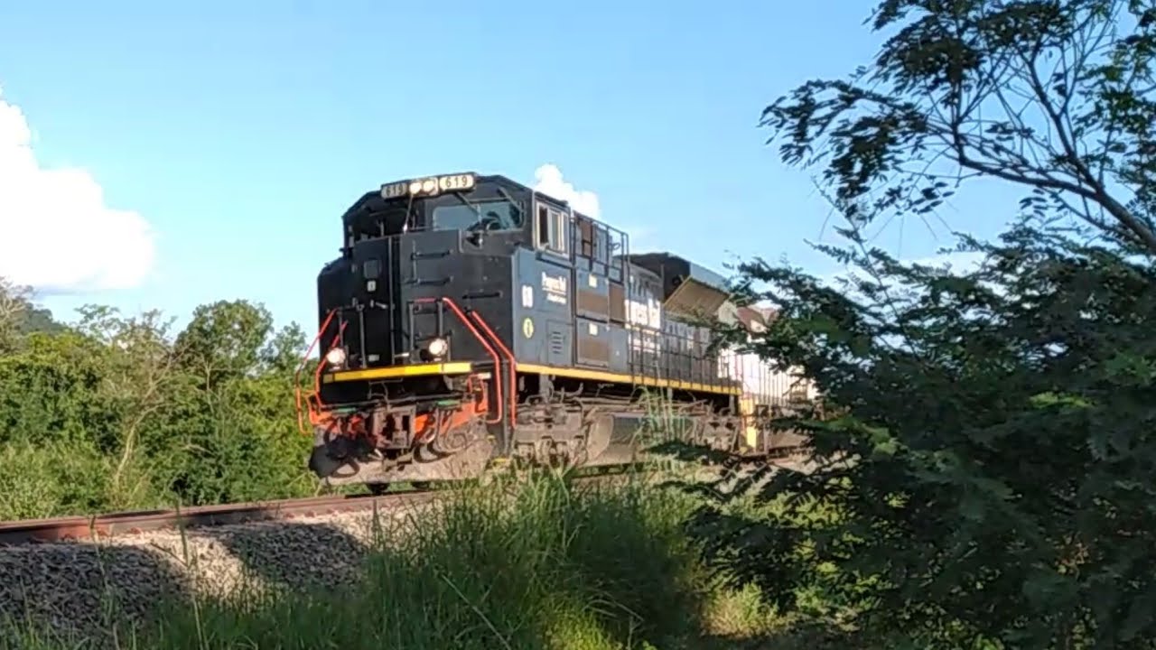 TRILHEIRO COM A SD70 PROGRESS E A SD40 DA EFC HD