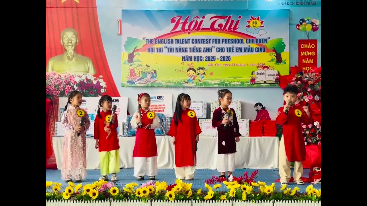 - Hội thi tiếng anh. Màn chào hỏi đội 2