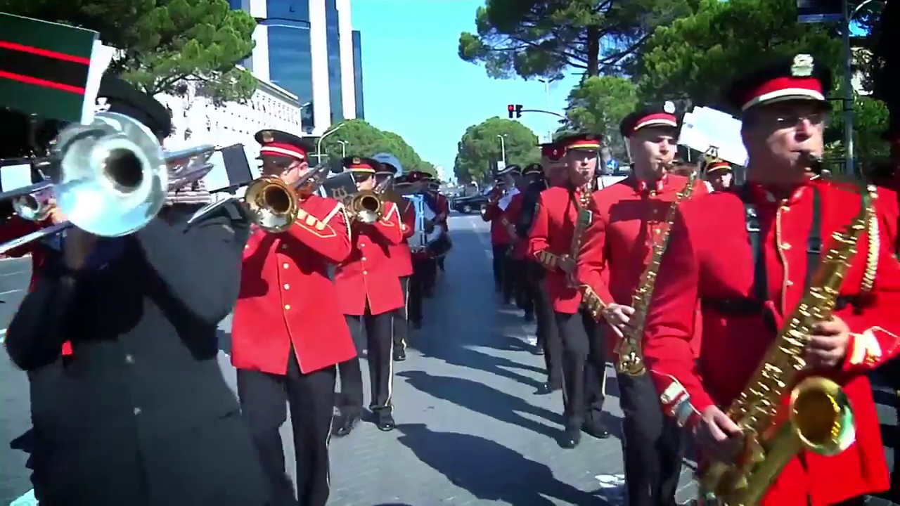 Orkestra Frymore e FA performon me shkollën britanike të muzikës për orkestrat e ushtrisë