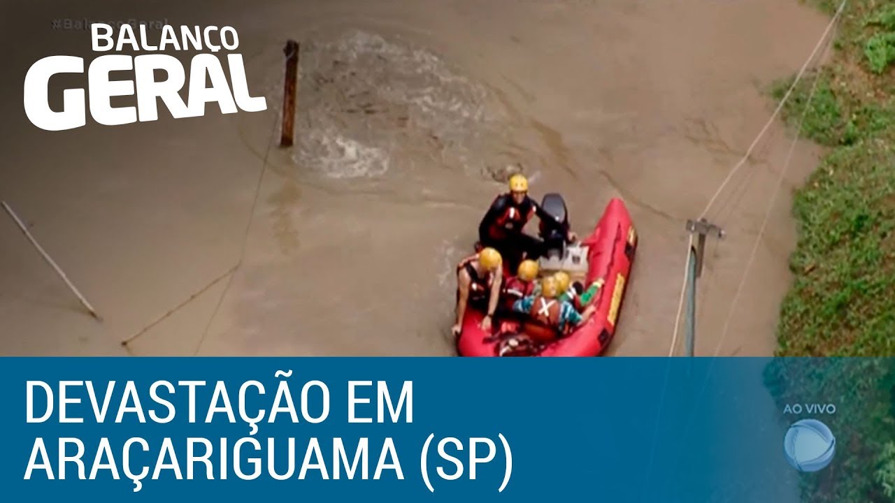 Famílias ilhadas são resgatadas de bote e helicóptero em Araçariguama (SP)