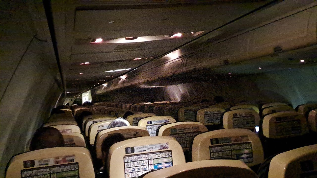 Ryanair: Boeing 737-800 (FR5564) | Dublin Night Time Landing - Empty Flight - Multiple Views