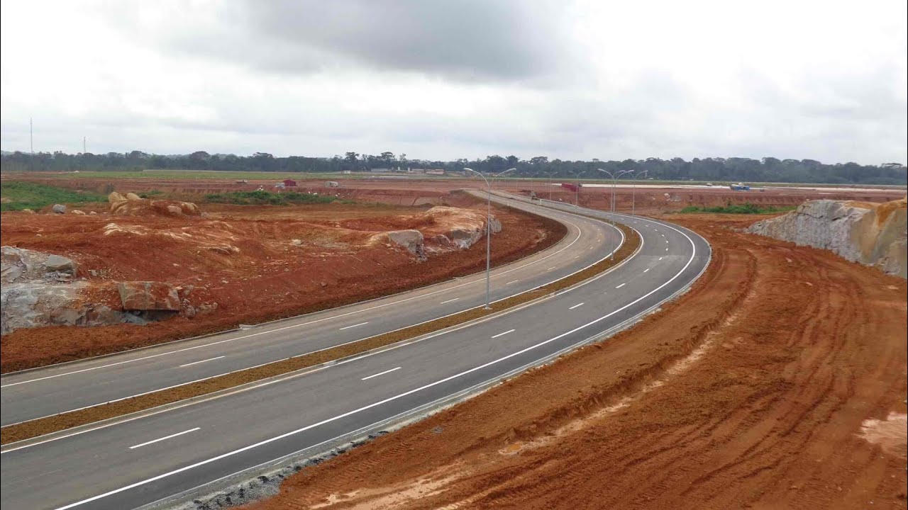 Autoroute de contournement de l'aéroport Léon Mba construction d'une nouvelle voie  #gabon #france