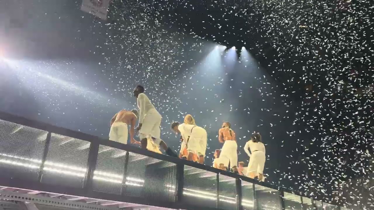 greedy - Tate McRae Live at Climate Pledge Arena in Seattle, Washington 10/2/2025