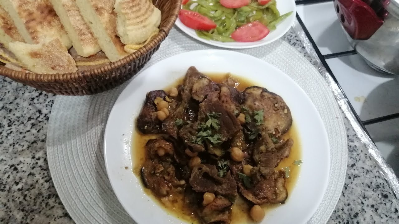 مدر بل مرقة بيضا(بادنجال بالصوص) 