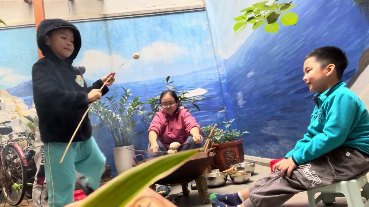 Chơi cùng con. Đốt lửa nướng bánh mỳ. Stockbrot.