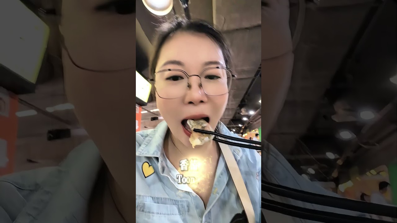 沙巴亚庇隐藏美食Wisma Merdeka的全素香椿饺子太绝了!作为北方美食爱好者,必须去打卡:素园 Vegan Garden 干捞叉烧云吞面 一个神奇的糯米粉小吃,长得像 #沙巴美食 #亚庇美食