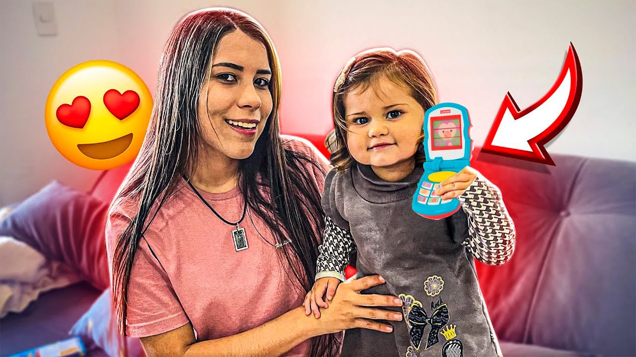 DEI UM CELULAR DE PRESENTE PRA MINHA IRMÃZINHA DE 1 ANO!! UM IPHONE ??