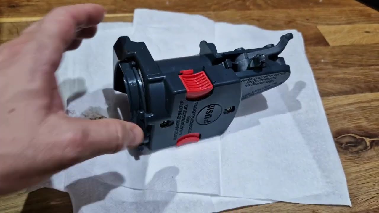 Jak wyczyścić blok zaparzający w ekspresie Delonghi Dinamica ? krok po kroku
