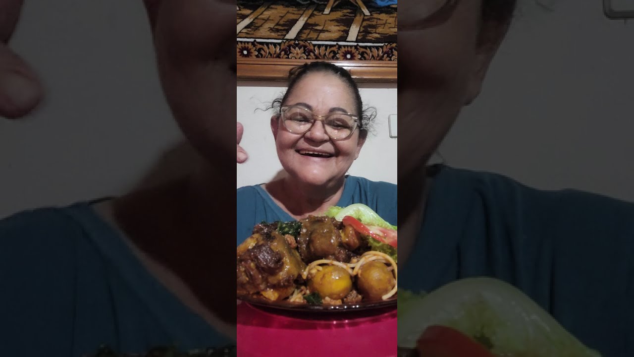 Bora de macarrão com carne muida rabada maravilha gratidão sempre a Deus e a vcs 
