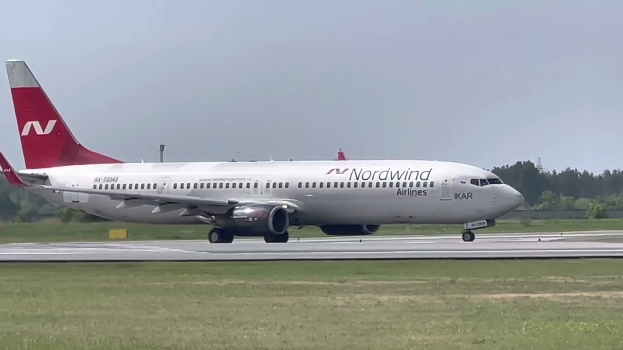 Руление и взлет Boeing 737-9GP(ER) RA-73343 из ап Толмачево в Сочи. 20 июня 2023 г.