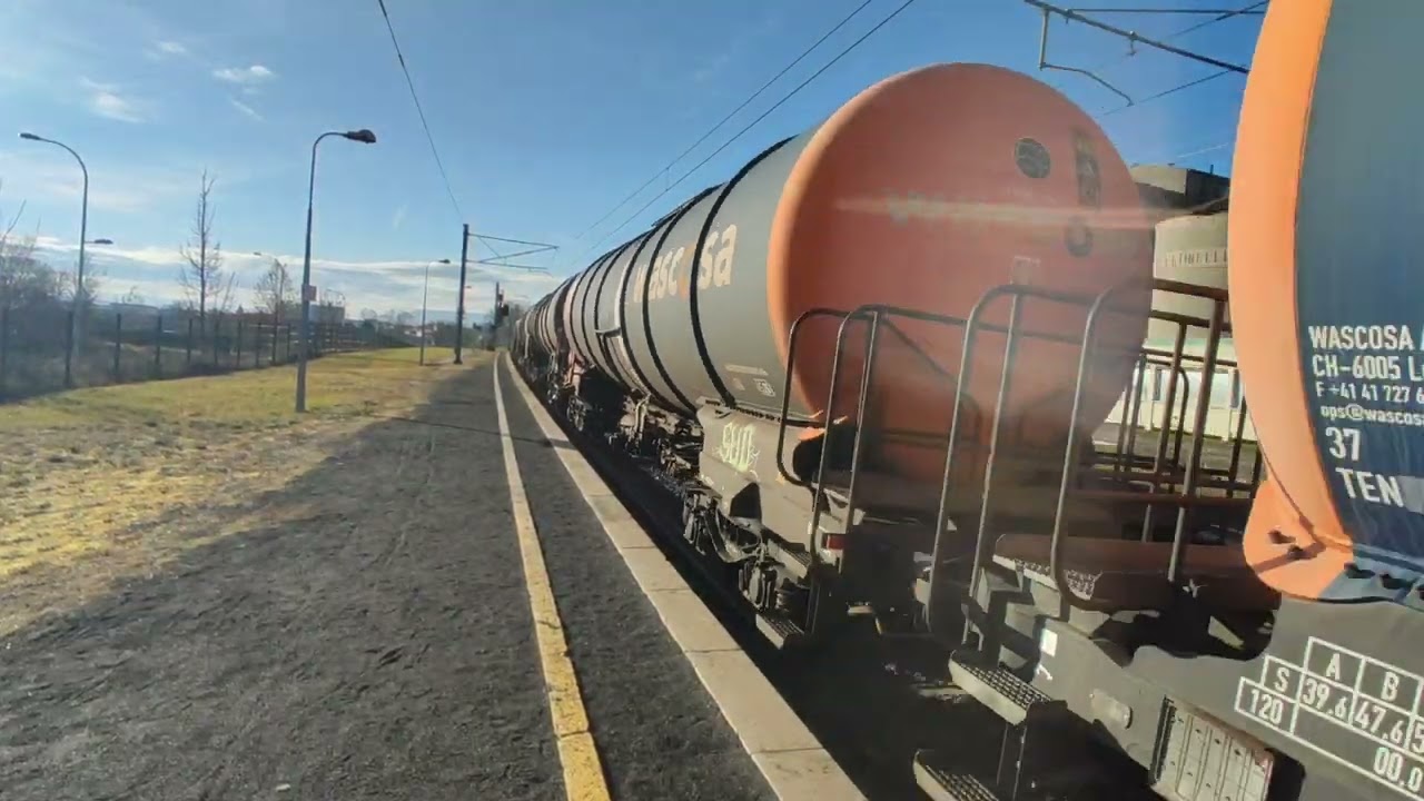Fret Captrain France en gare de Gerzat bb 27000 + citernes + klaxon.