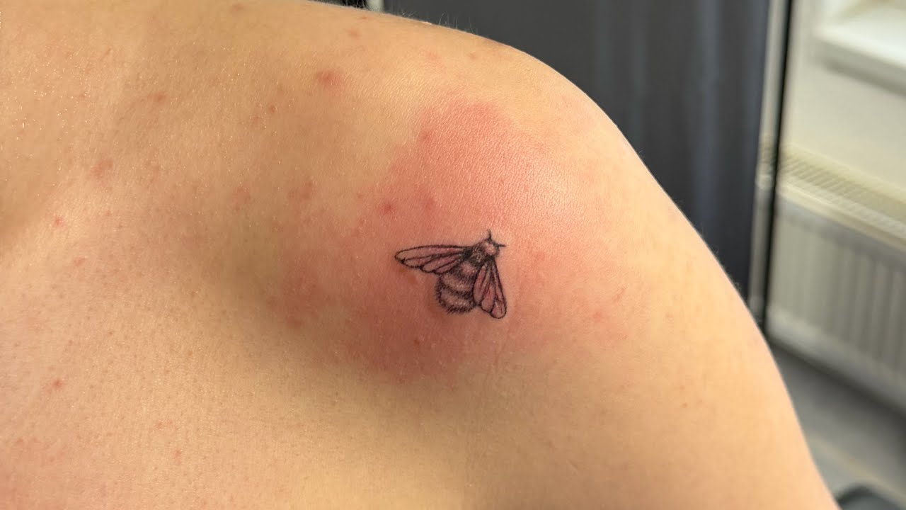 Tattoo a bumblebee on the shoulder - real speed tattoo session 