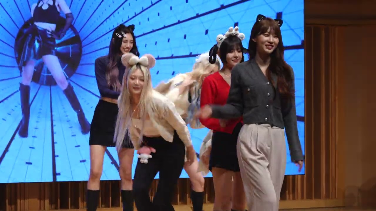 231015 에버글로우(Everglow) 'Comment full ver.' 4K60p 직캠(fancam) @fansign 대교타워3층 아이레벨홀