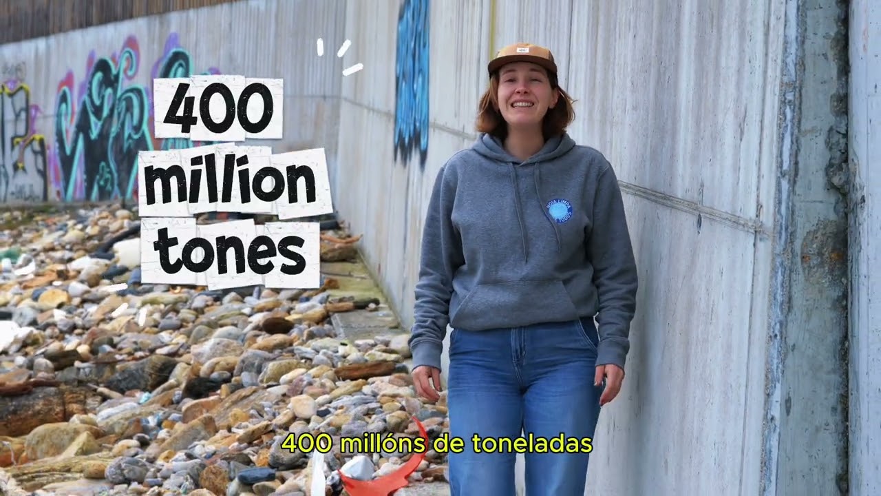 Plastic is everywhere 🌊   | O plástico está en todas partes 🌊