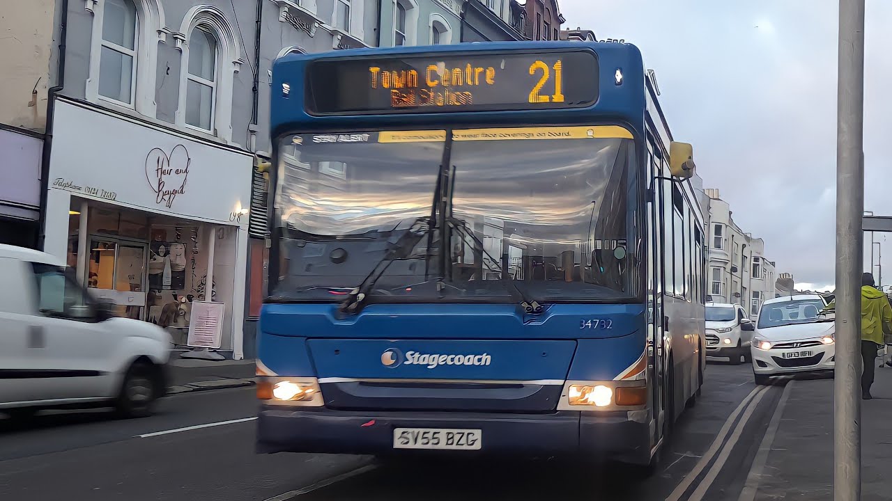 Buses in a windy Queen's Road #buses