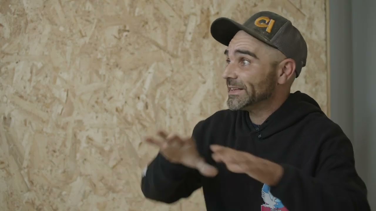 Un m&eacute;tier en 90 secondes - Poseur et poseuse de syst&egrave;mes int&eacute;rieurs