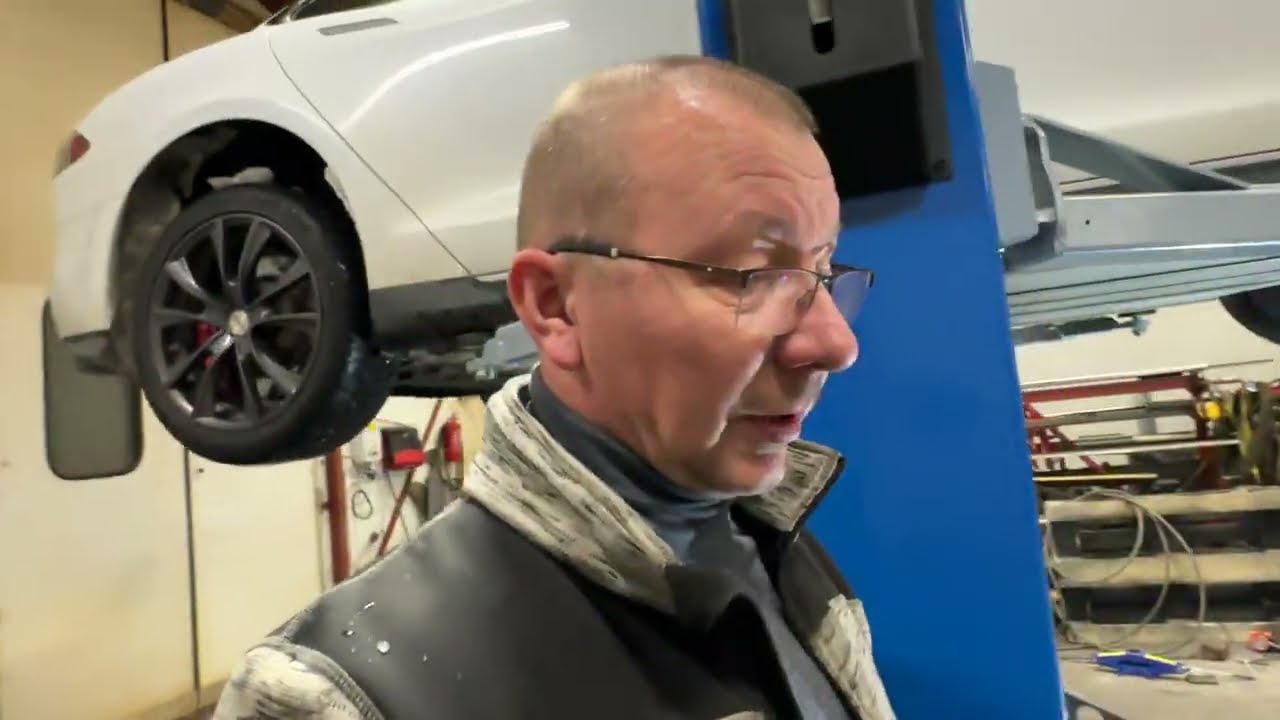 Toimii se, liikuteltava kakspilarinostin.