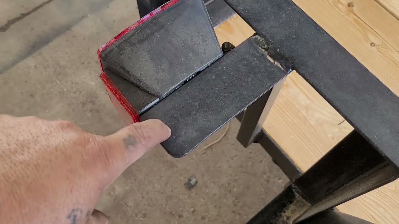 Traila 5x8 hay quedo cableada y madera