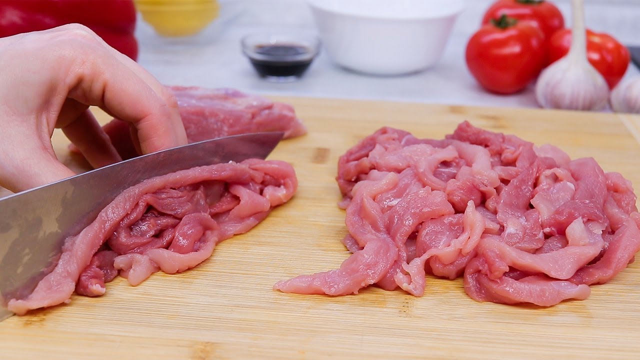 Быстро и вкусно пожарим мясо с овощами и вкусный ужин будет готов.