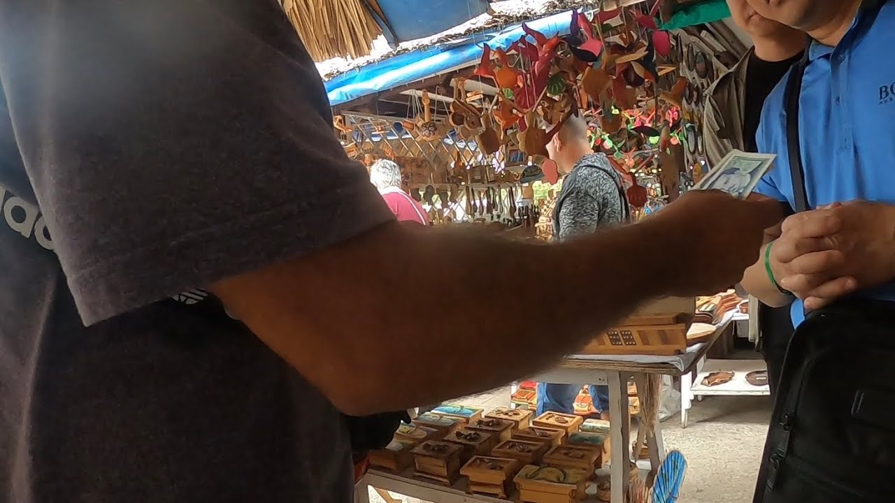 古巴旅游，在当地市场换汇 Cuba Travel, Exchange Currency at Local Market