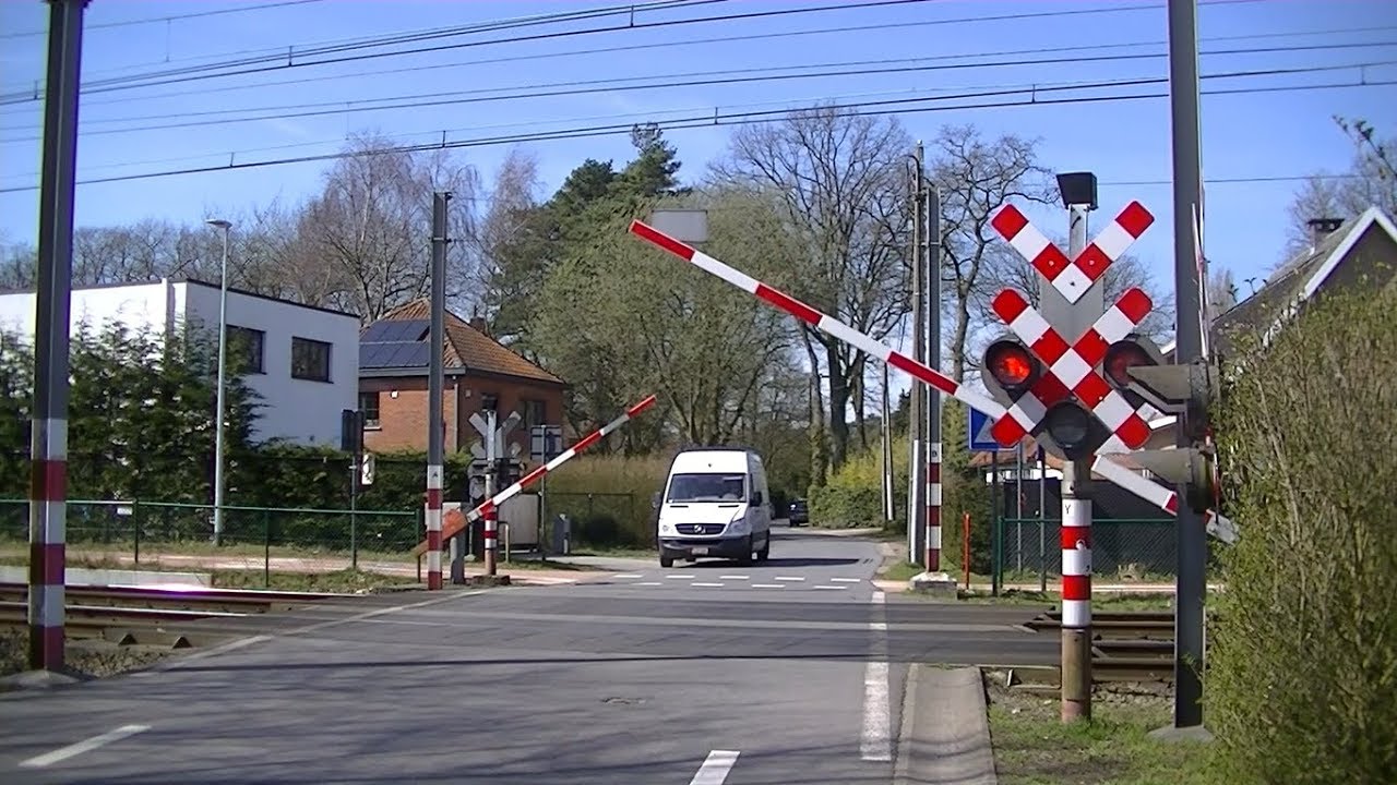 Spoorwegovergang Kalmthout (B) // Railroad crossing // Passage à niveau