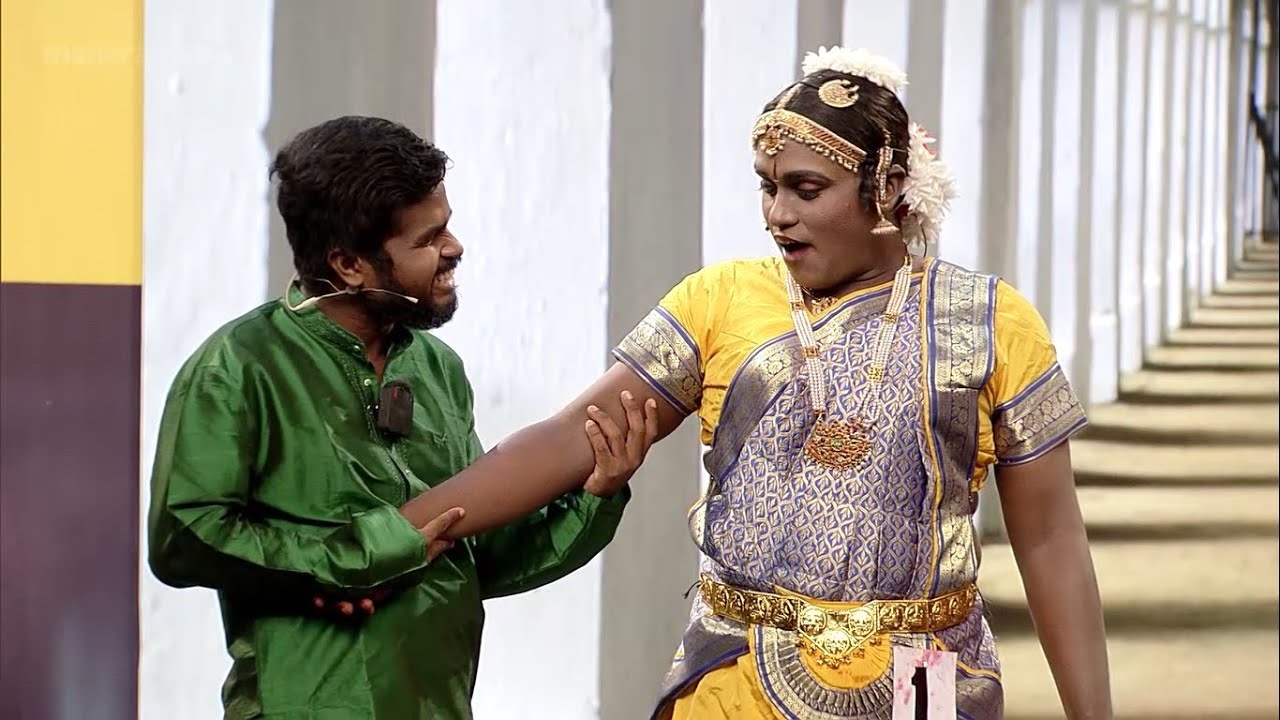 അപാര ലുക്കിൽ എത്തി ബംബർ അടിച്ചു 