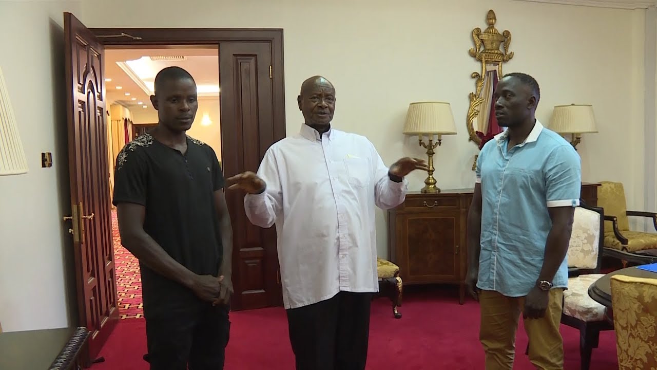 MUSEVENI MEETS PROMOTER SIPAPA AT STATE HOUSE ENTEBBE.