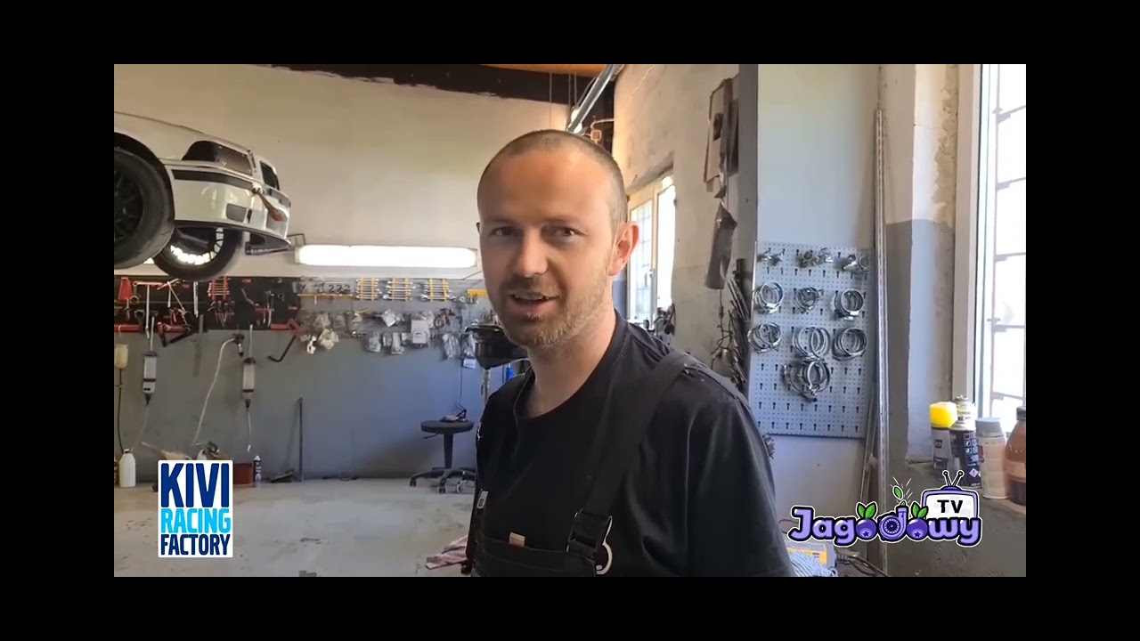 Kivi Racing Factory - Ręce mechanika