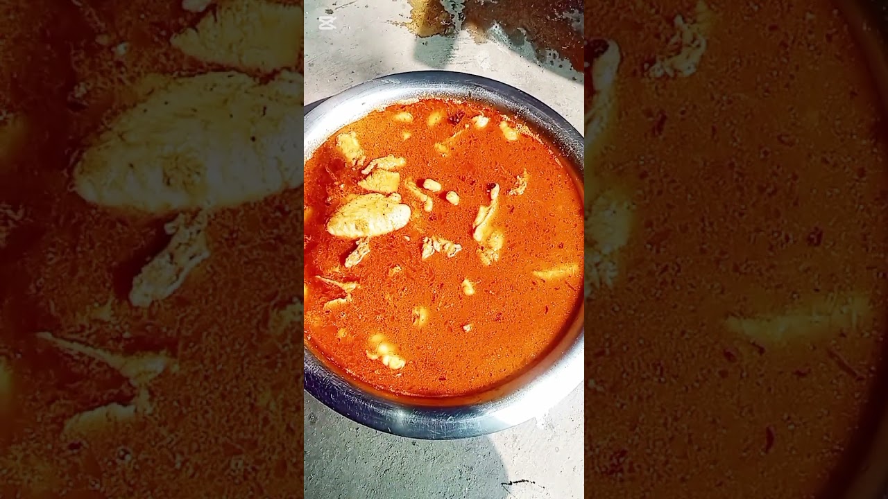 চাউলের রুটি হালুয়া মুরগির মাংস রান্না।