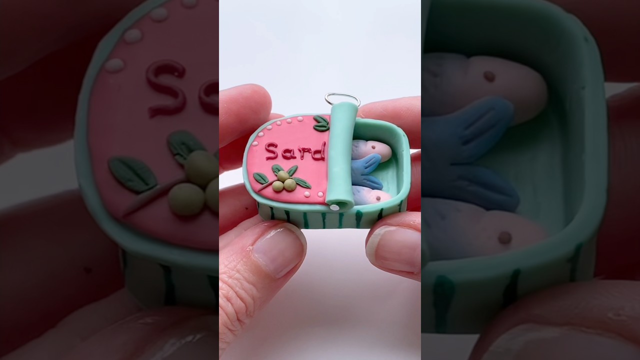 Petite bo&icirc;te de sardines en p&acirc;te polym&egrave;re. #polymerclay #sardine #fimo #diy #tutorial #sardineinoil