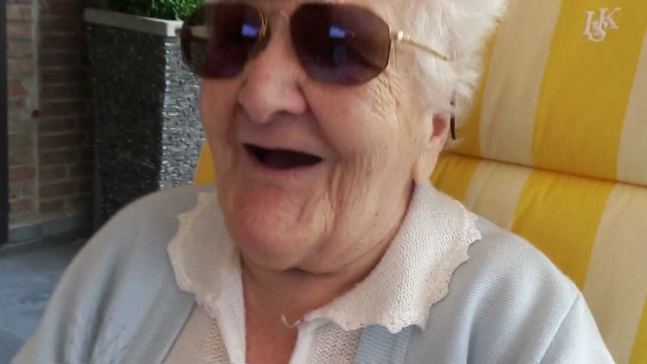 OMA SINGT MIT 102!!!