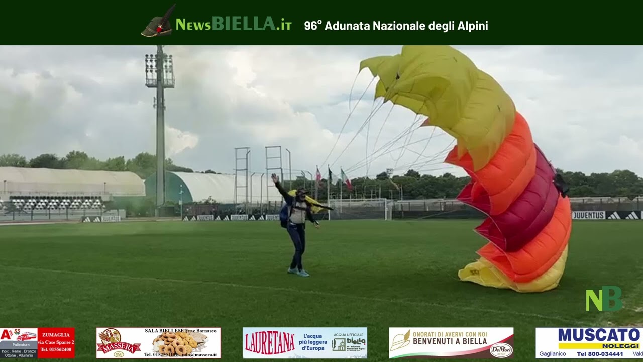 96° Adunata Alpini a Biella: i paracadutisti allo stadio Pozzo
