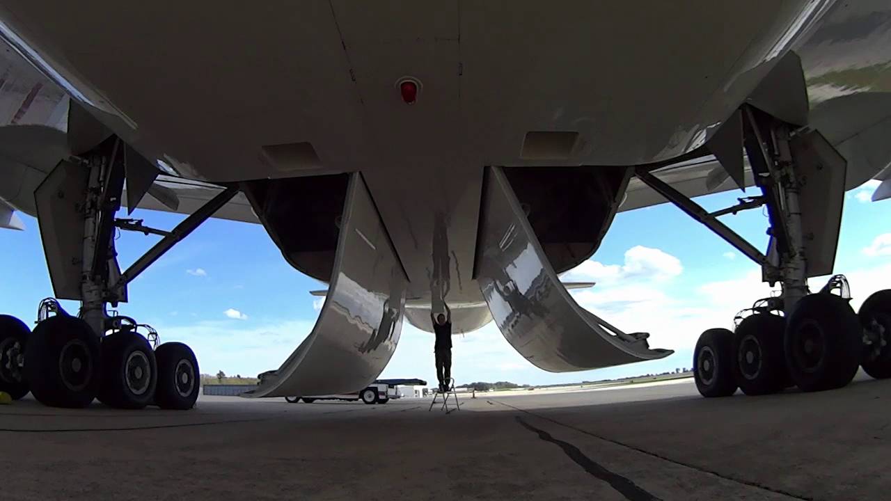 Opening Boeing 777 Landing Gears Doors | Wheel  Well Inspection