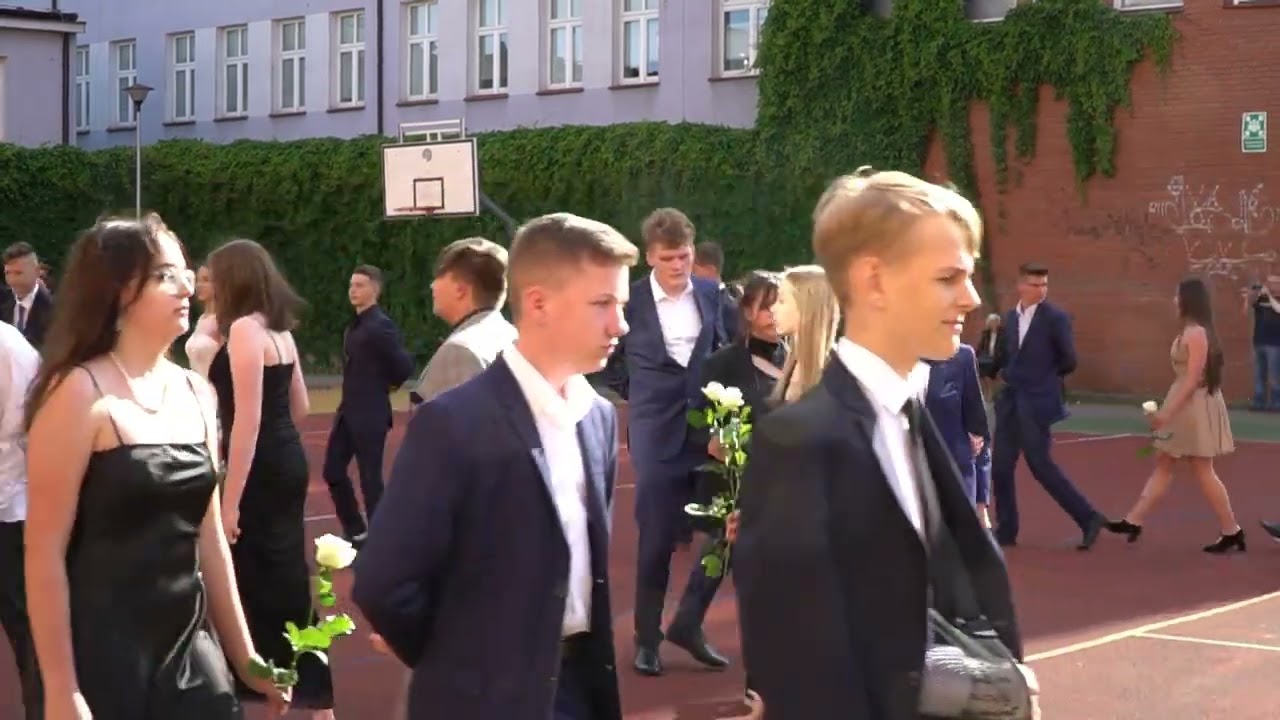 POLONEZ I BELGIJKA W WYKONANIU UCZNIÓW KLAS ÓSMYCH