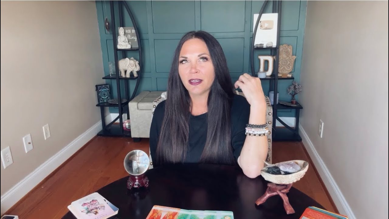CAPRICORN | The Past Returns 🔮| Capricorn Tarot Reading. 