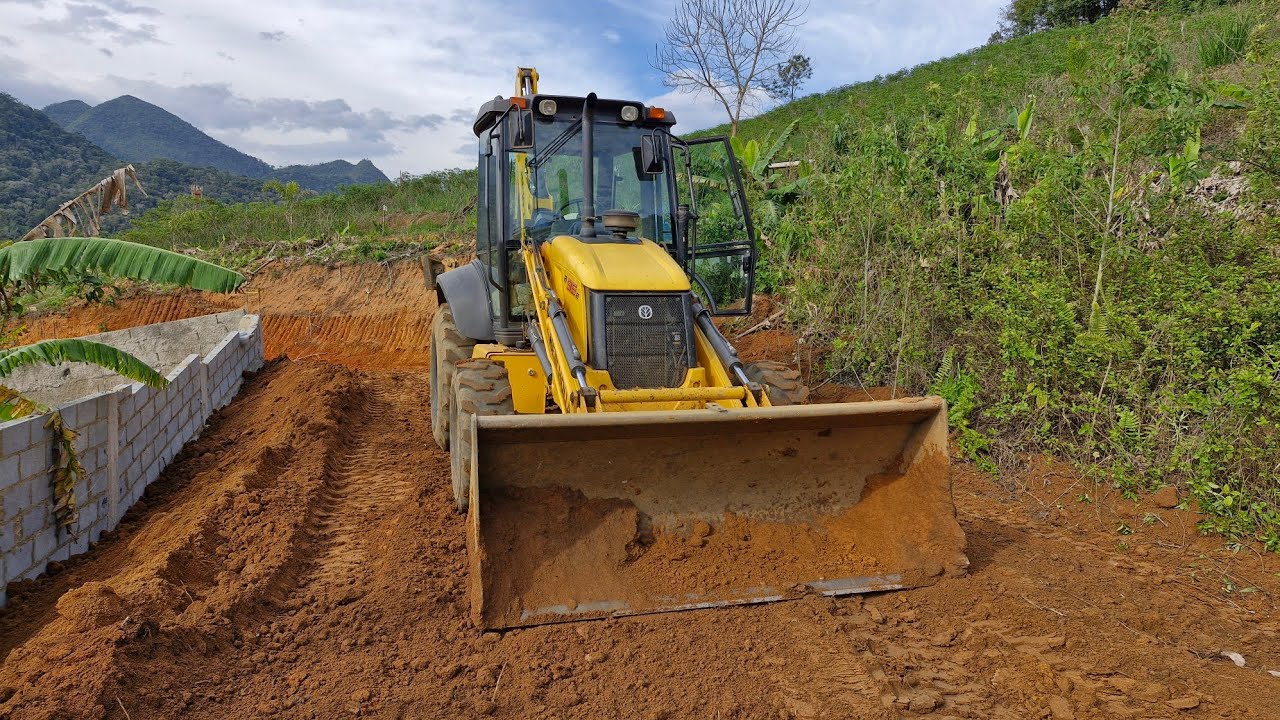 RETROESCAVADEIRA NEW HOLLAND B95B ATERRANDO MURO. ##retroescavadeira ##newholland ##trator ##brasil 