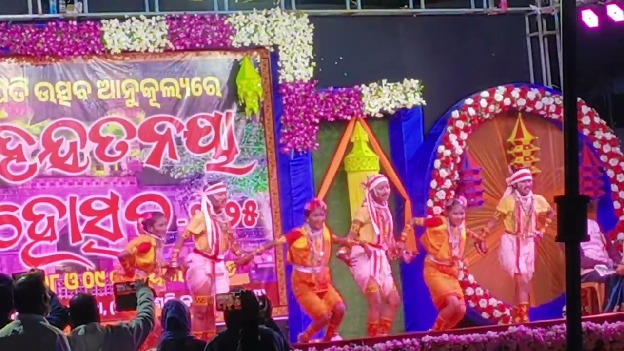 କୁନି ପିଲାଙ୍କ ଆଦିବାସୀ ନୁର୍ତ୍ୟ=% Adibasi tribal Dance program AT  Gajapati ustaba @village2city2. 0