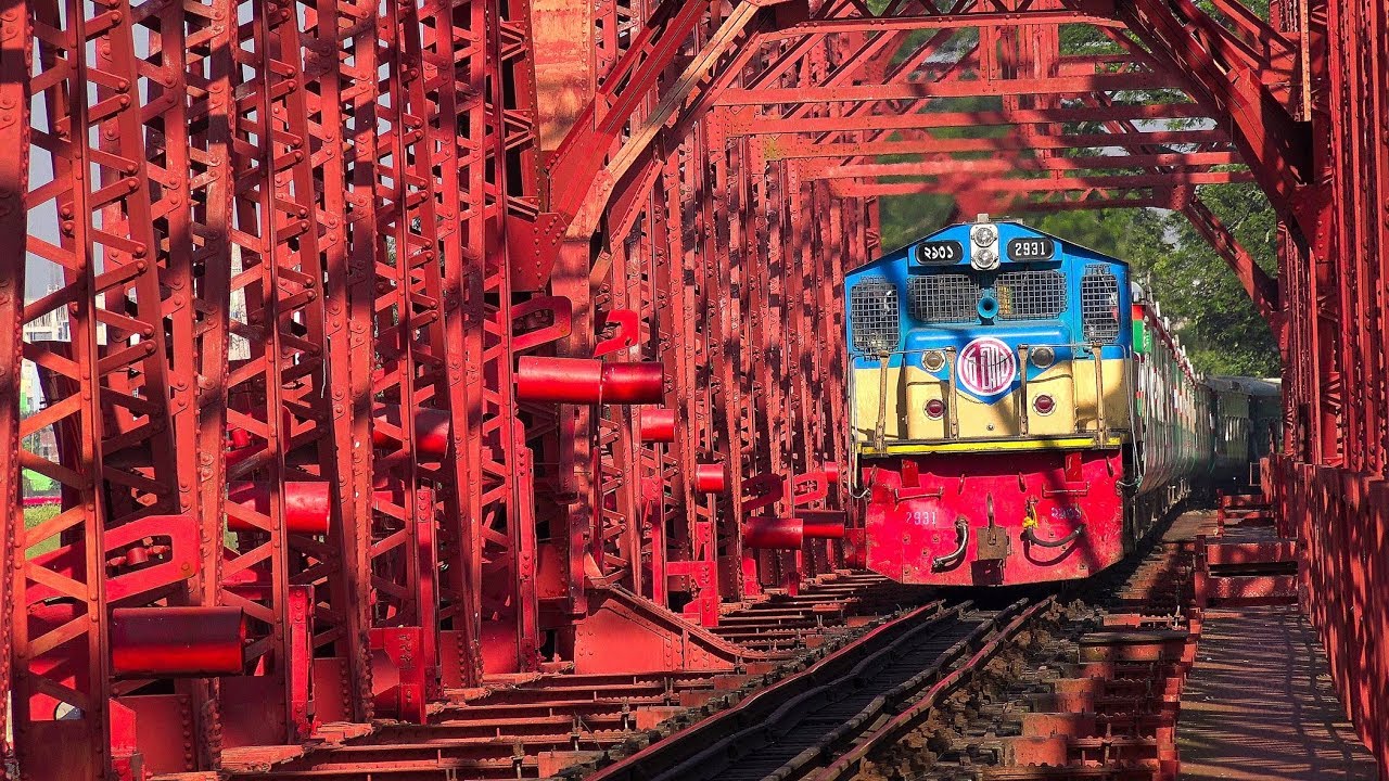 Giant Metal Snake Sonar Bangla Express on Giant Metal Old Bhairab Railway Bridge